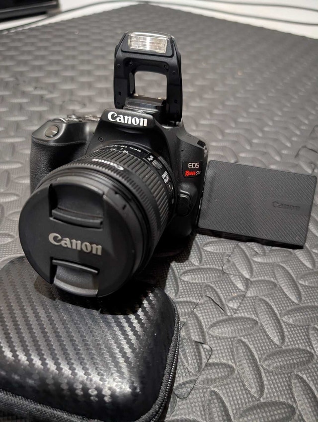 Canon SL3 Content Creator Kit + Wide Angle Lens + Mics + Case