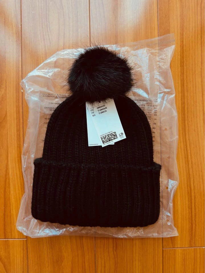New H&M Black Pom Pom Beanie - photo 3