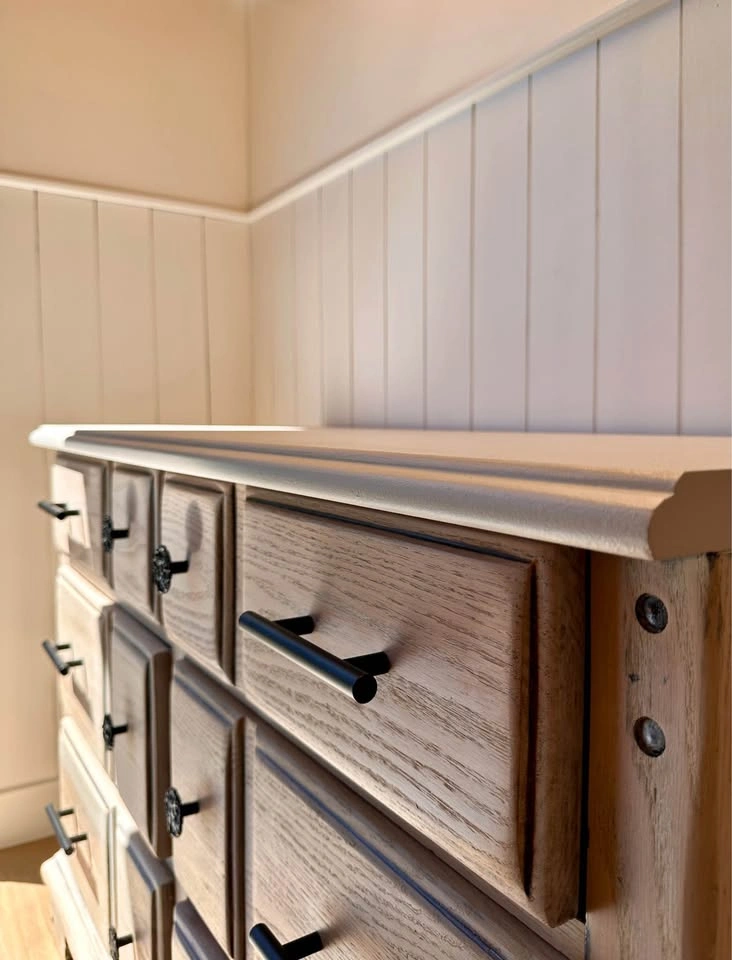 SOLID WOOD DRESSER – REFINISHED MODERN FARMHOUSE STYLE - photo 2