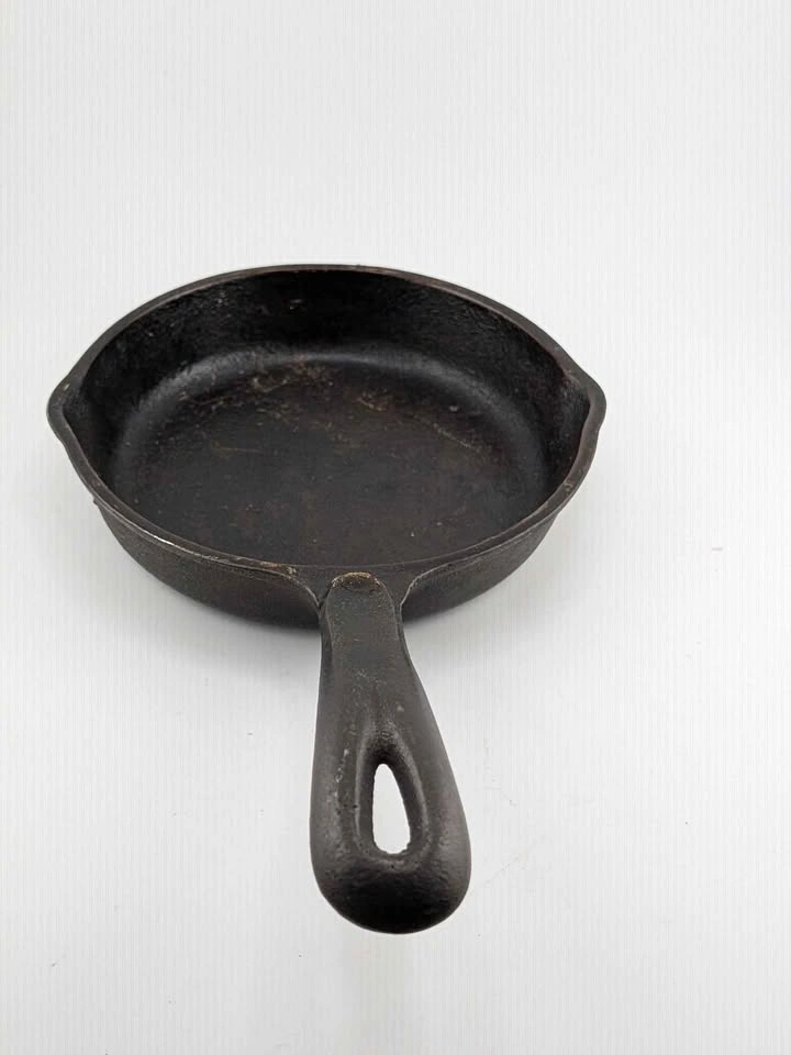 Wagner’s 1891 Original Cast Iron Skillet 6.5" - photo 2