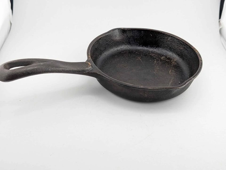 Wagner’s 1891 Original Cast Iron Skillet 6.5" - photo 3