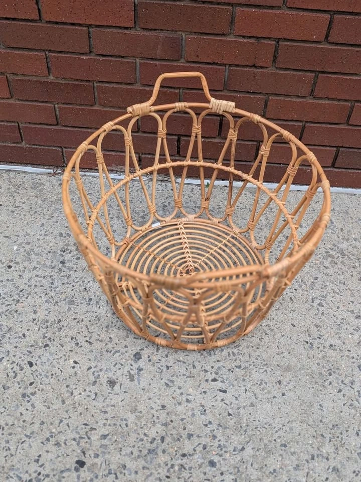 IKEA Rattan Basket / Side Table Base – Natural Wicker - photo 3