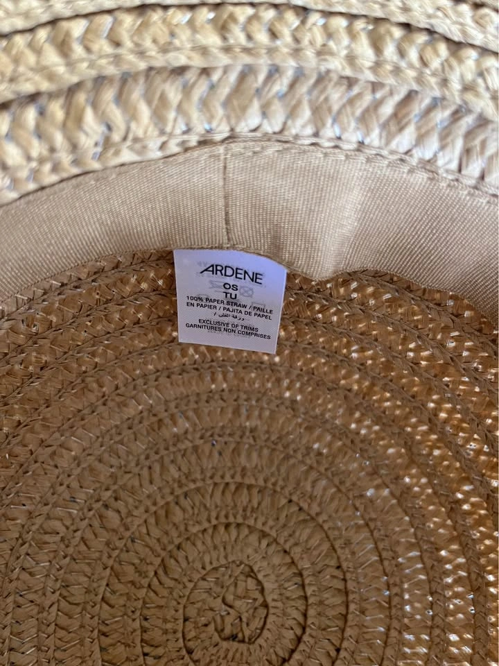 Wide brim sun hat with golden chain - photo 4