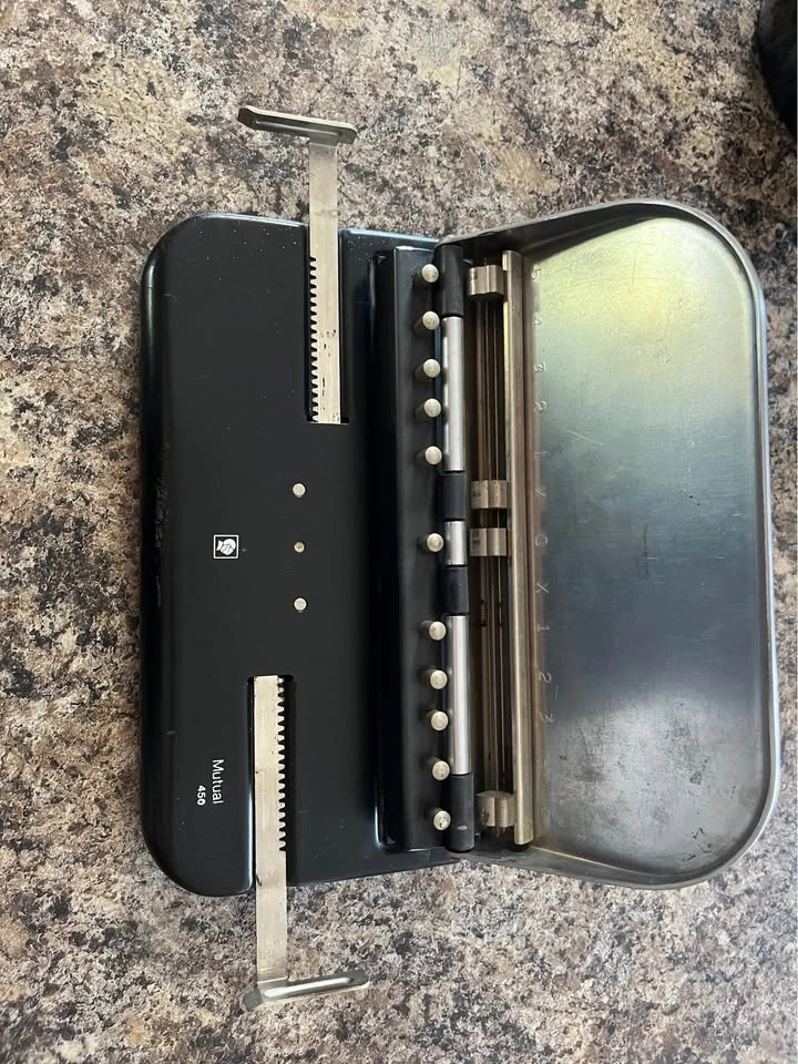 Heavy Duty paper hole puncher - photo 2