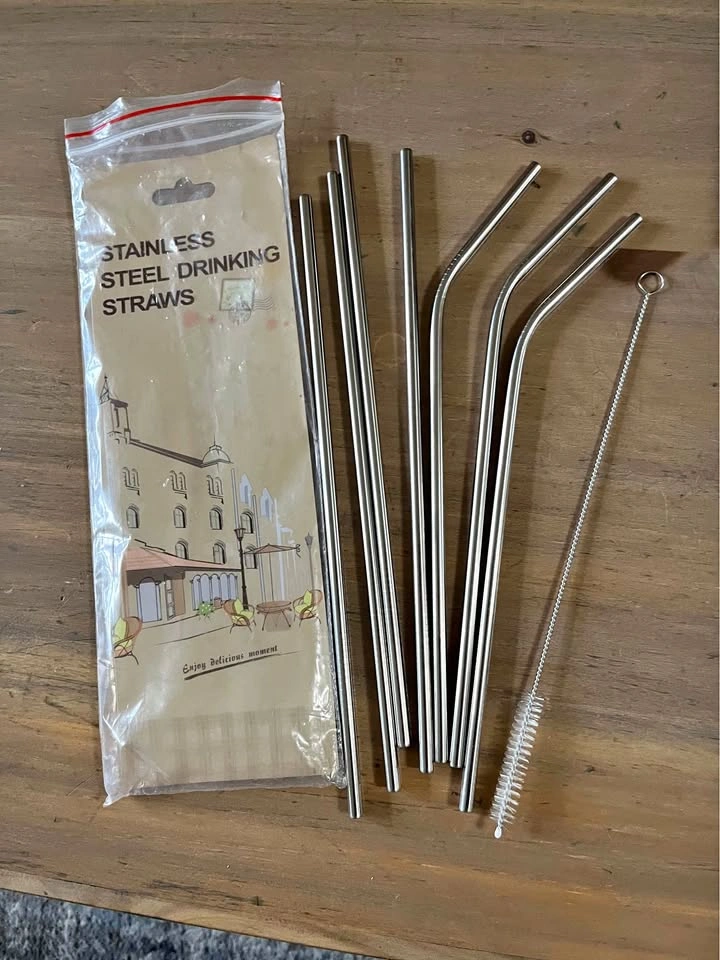 Stainless steel drinking straws and brush