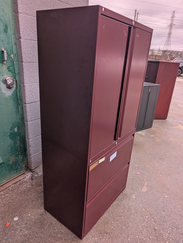 Heavy-Duty Metal Storage Cabinet – FREE Delivery - photo 2