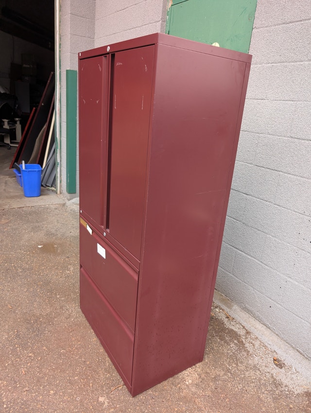Heavy-Duty Metal Storage Cabinet – FREE Delivery - photo 3