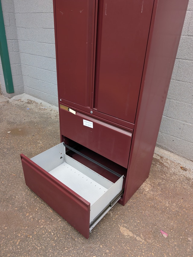 Heavy-Duty Metal Storage Cabinet – FREE Delivery - photo 4