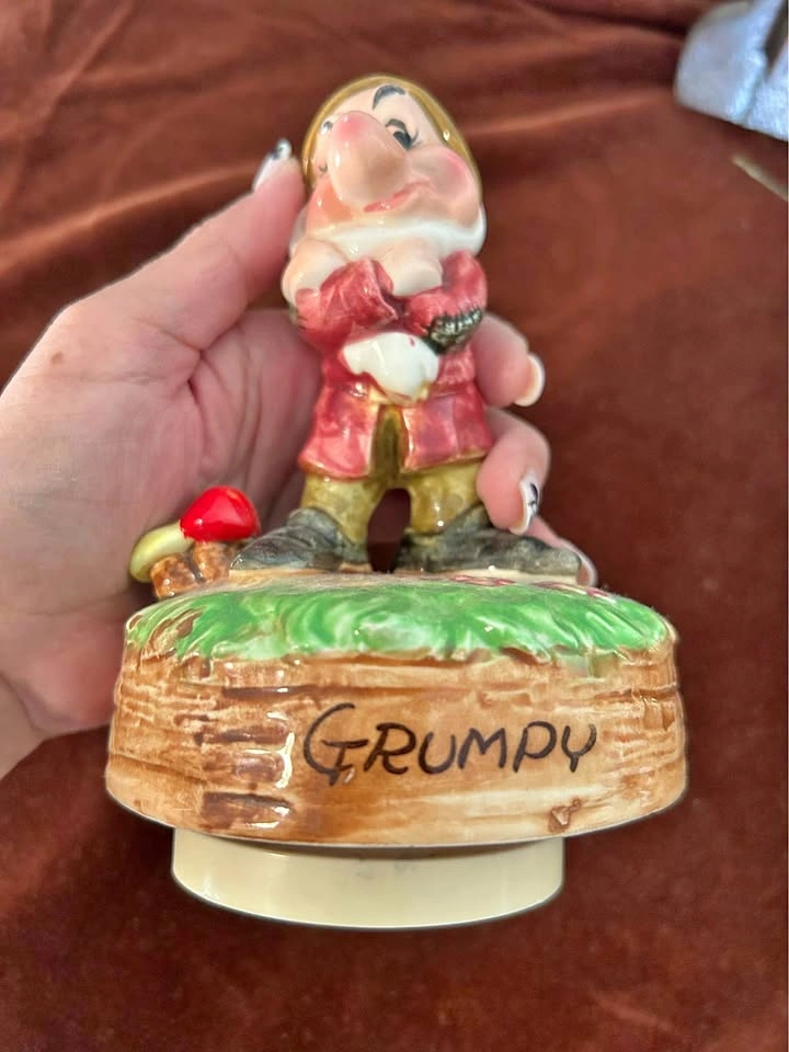 Vintage Disney Grumpy Ceramic Schmid Music Box Hand Painted Snow