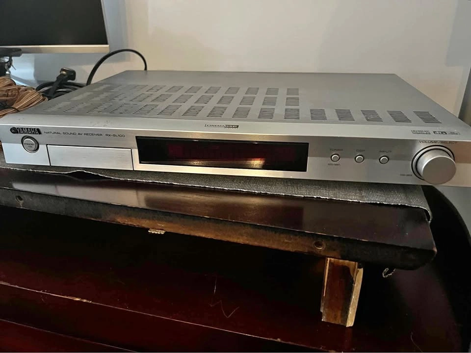Yamaha stereo receiver with Airplay