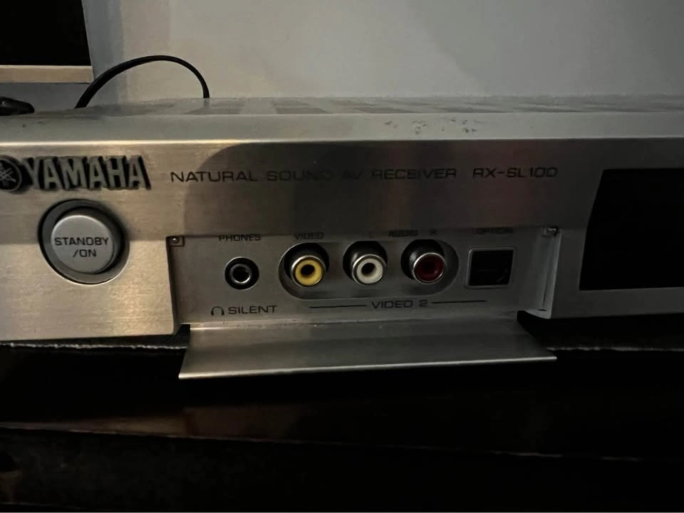 Yamaha stereo receiver with Airplay - photo 3