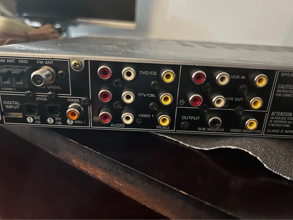 Yamaha stereo receiver with Airplay - photo 4