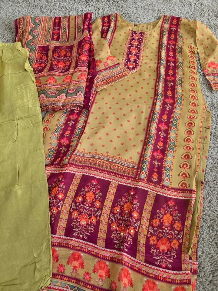 3 piece suit (kurti, pant, duppatta) on sale - photo 3