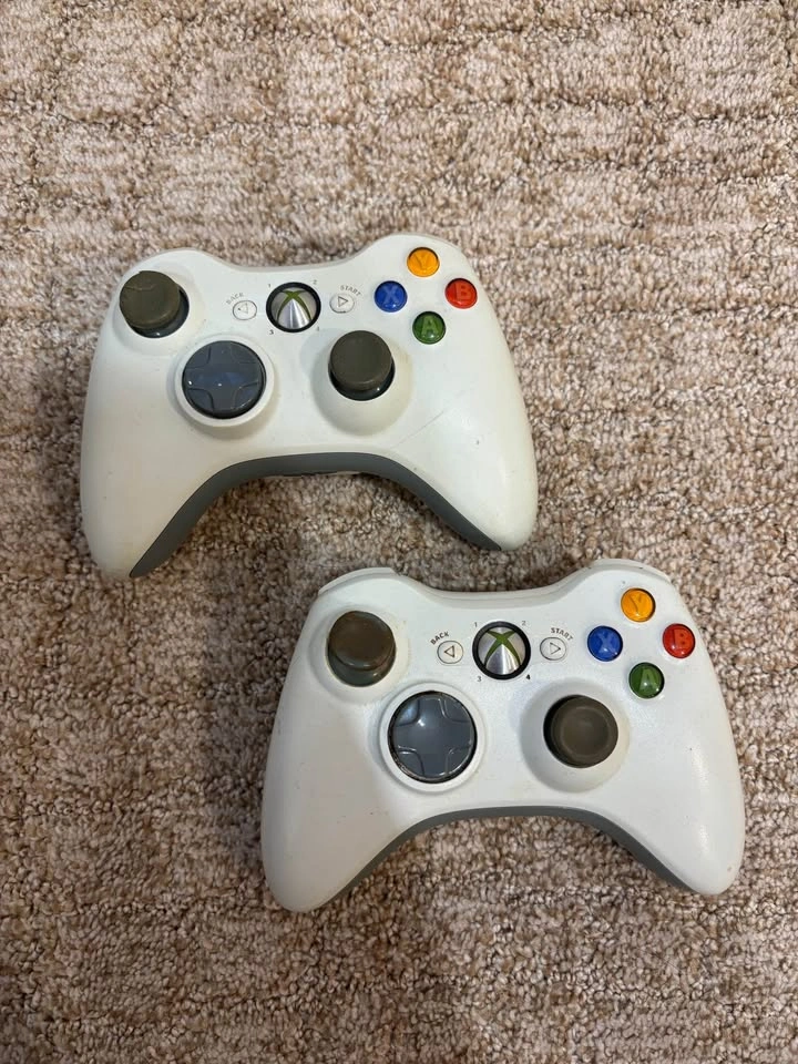 Xbox 360 S 250GB Console with Kinect, 2 Controllers, and Power S - photo 4