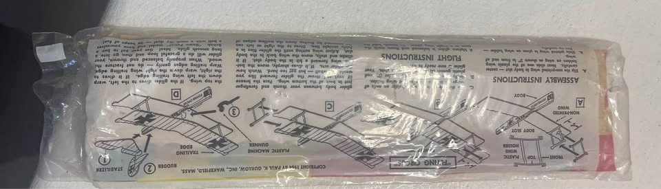 Two balsa wood WWI biplanes - new in package - vintage find!! - photo 2