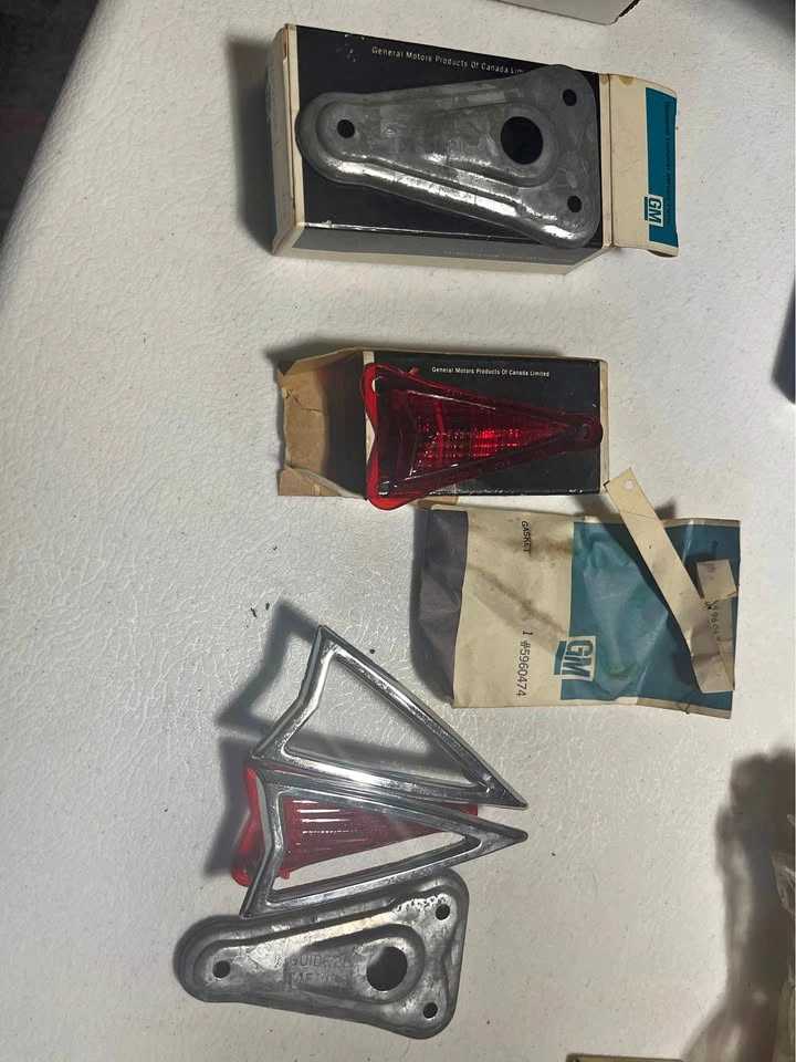 GM parts - Pontiac - side markers