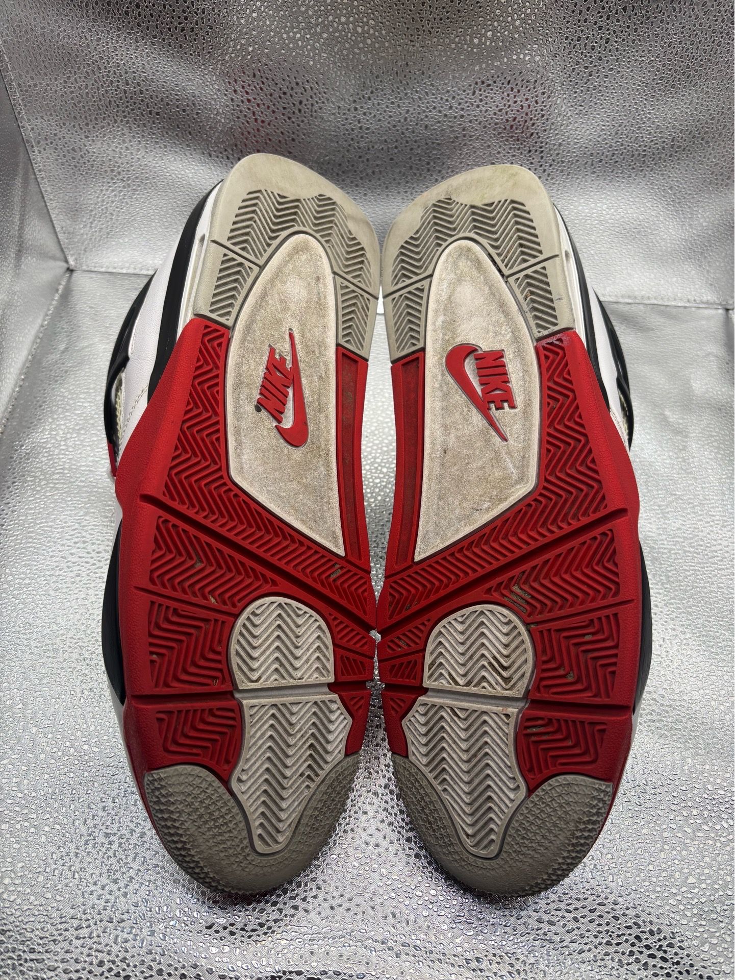 Air Jordan 4 fire red 2020 - photo 3