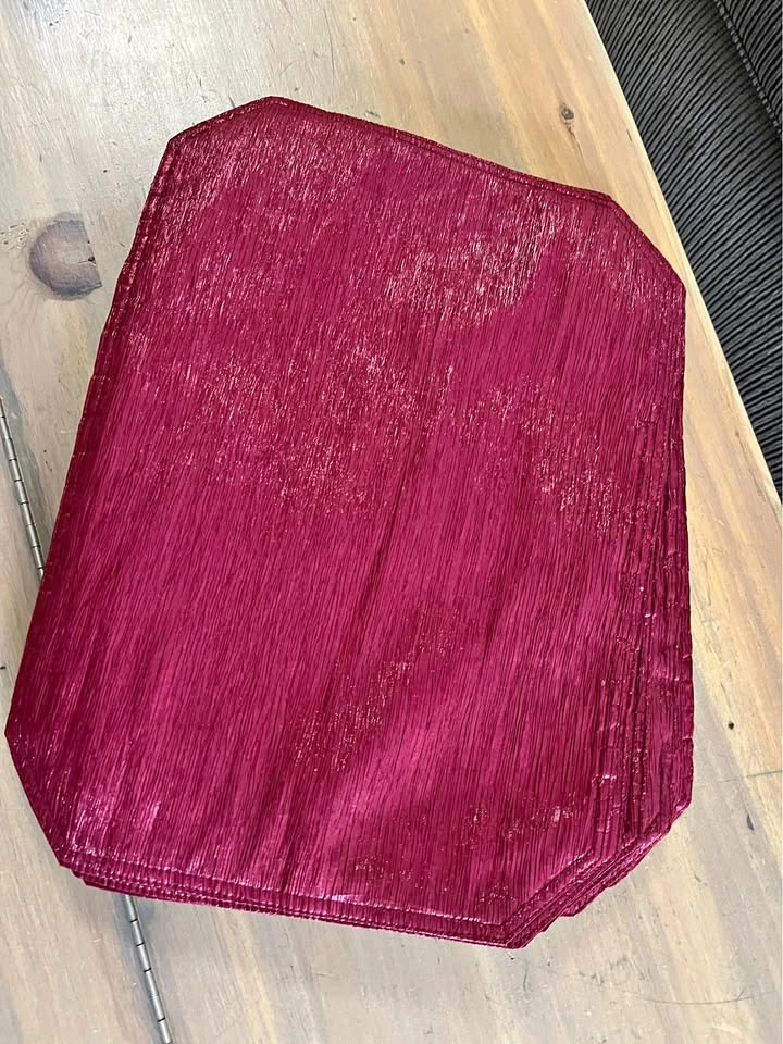 10 Shimmering Burgundy place mats