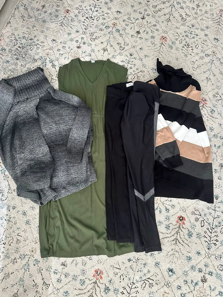 Women's Clothes Bundle - 2 Sweaters, Dress, Leggings - $10