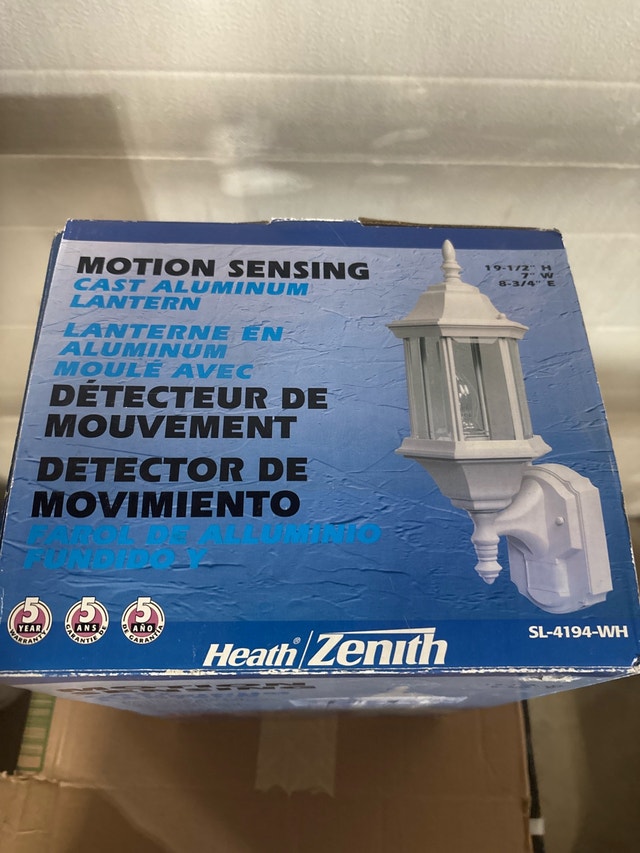 motion sensing outdoor light - photo 2