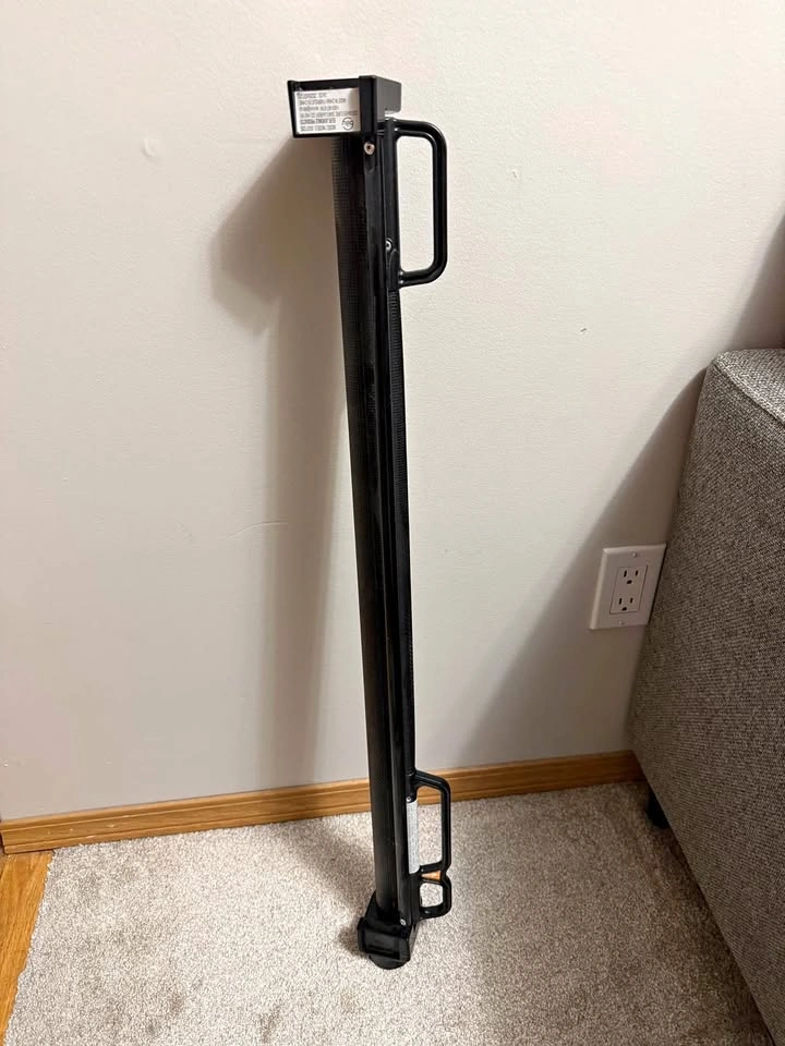 Retractable Baby Gate – Excellent Condition
