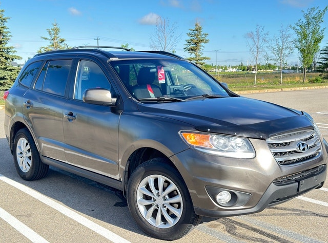 2012 Hyundai Santa Fe 2.4L AWD – 239,512 km READY TO GO