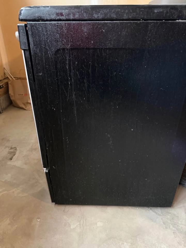 FRIGIDAIRE-Good Condition, Works Great. - photo 3