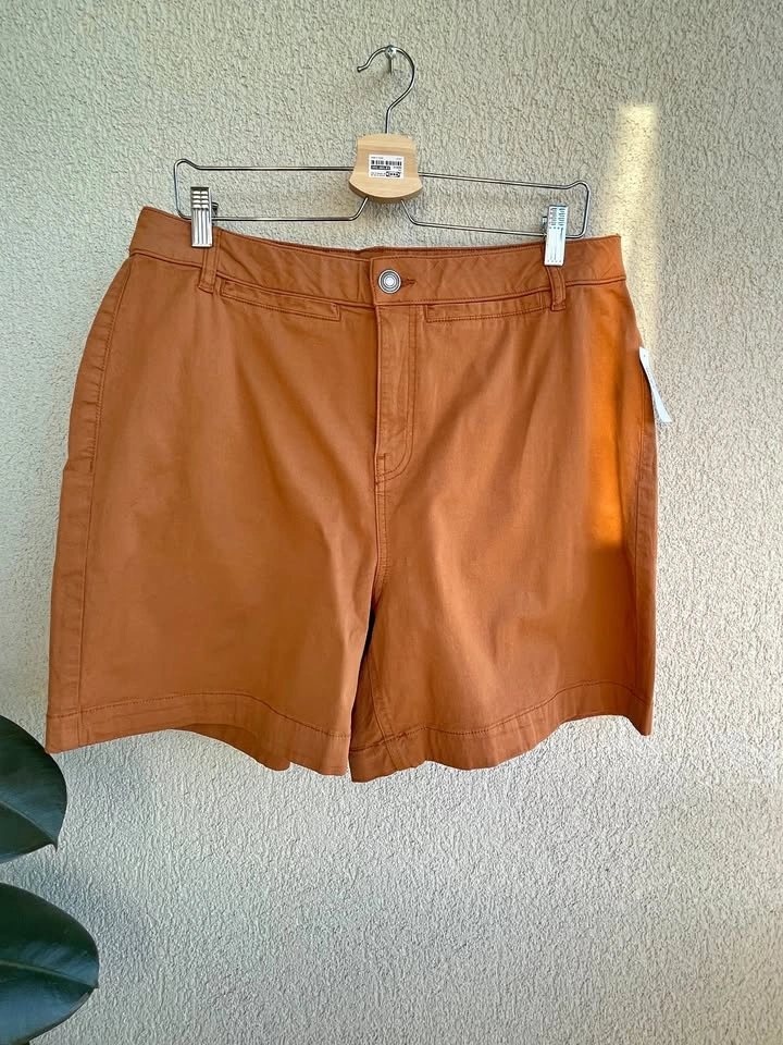 Size 16, New, PENN. Cotton Stretch Bermuda Shorts High Rise