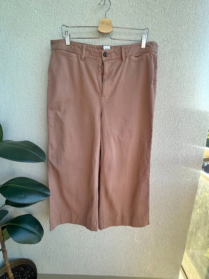 Size 16, GAP High Rise Wide Leg Crop Cotton Pants