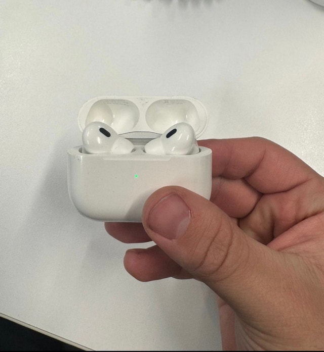 BUNDLE DEAL (Apple Watch Series SE 2 + AirPods Pro 2)