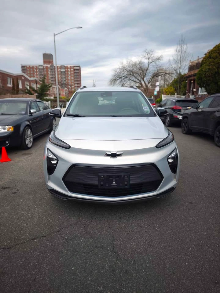 2023 Chevrolet Bolt EUV 2LT Hatchback 4D - photo 2