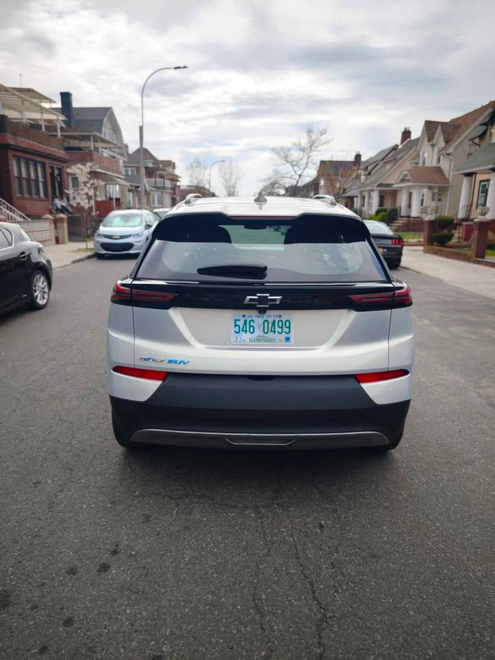 2023 Chevrolet Bolt EUV 2LT Hatchback 4D - photo 4