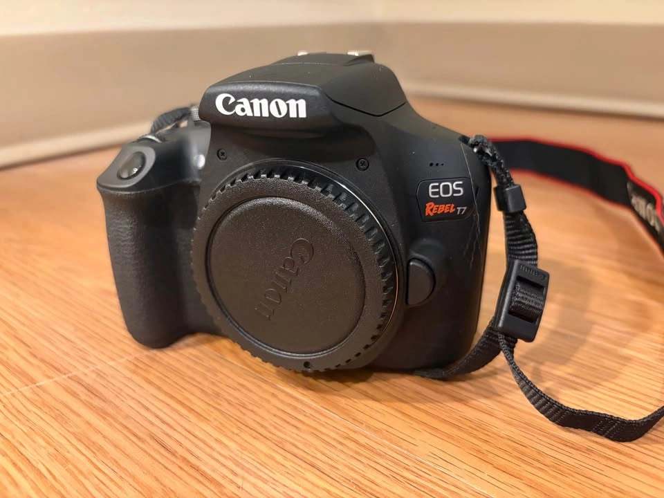 Canon EOS Rebel T7 - photo 2