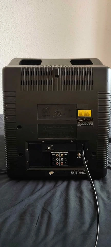 13" CRT TV with VHS/DVD combo - photo 2