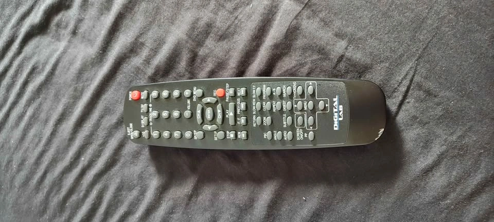 13" CRT TV with VHS/DVD combo - photo 3