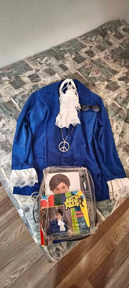 Austin Powers costume