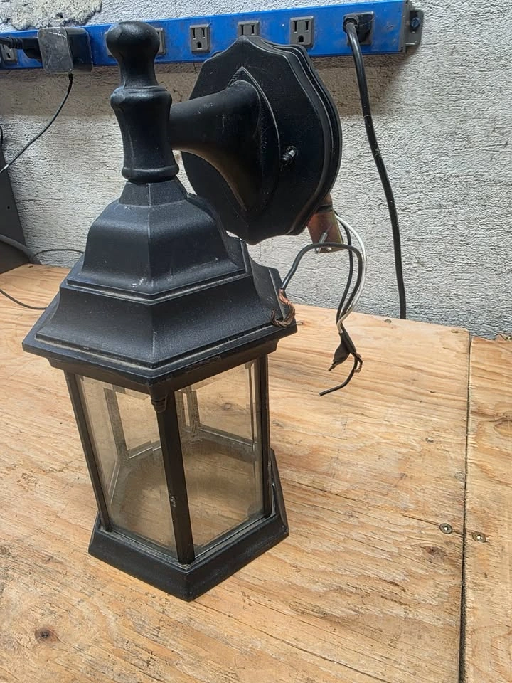 Outdoor Wall Lantern / Coach Light Fixture – Black - photo 4