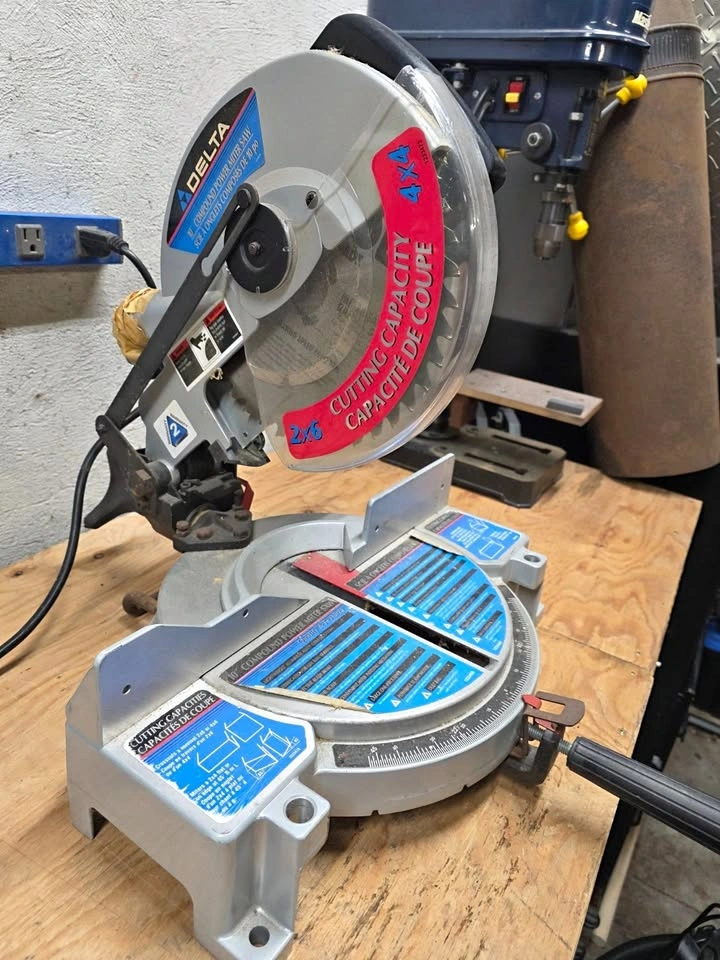 Delta 10" Compound Miter Saw