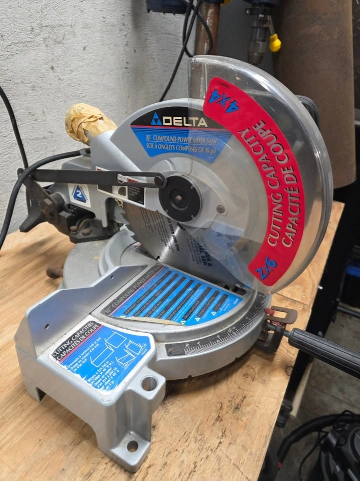 Delta 10" Compound Miter Saw - photo 3