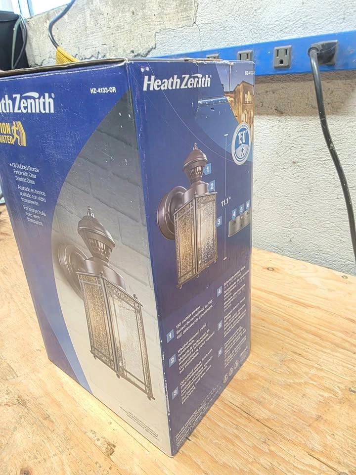 NEW Heath/Zenith Motion Activated Outdoor Wall Light - photo 3