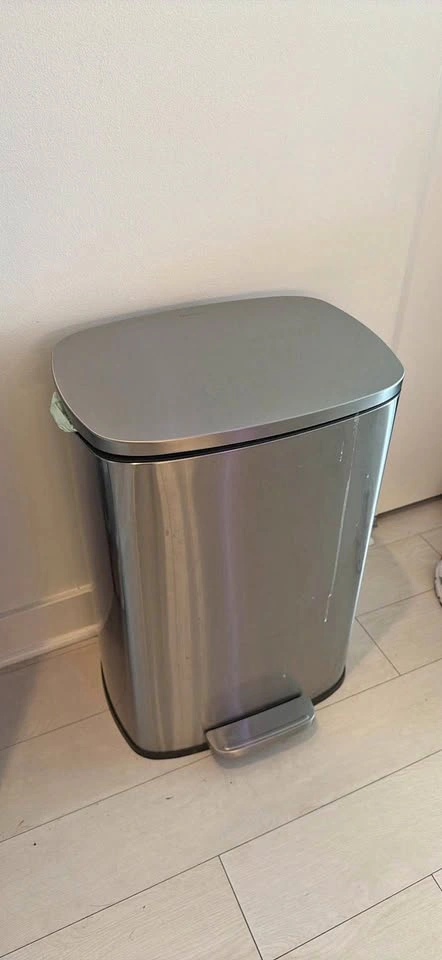 Tall kitchen trash bin