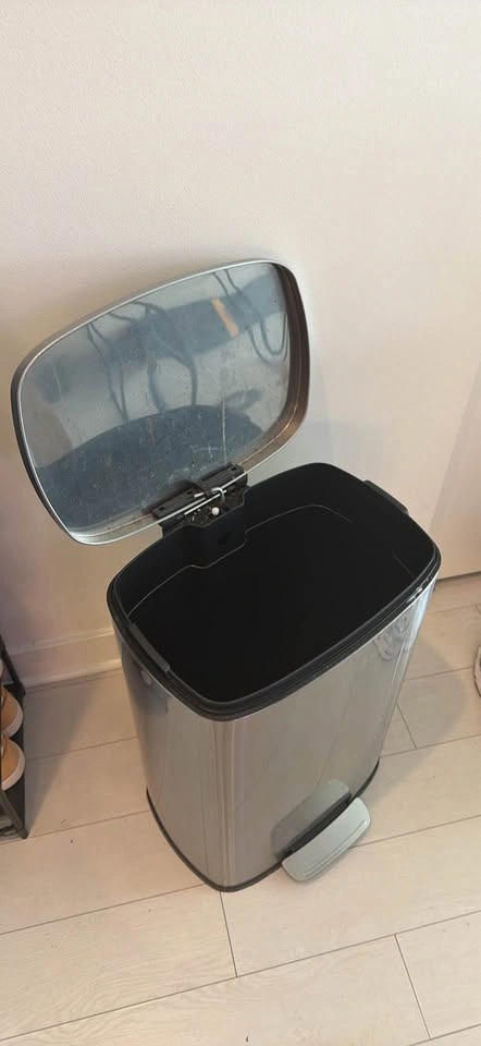 Tall kitchen trash bin - photo 2
