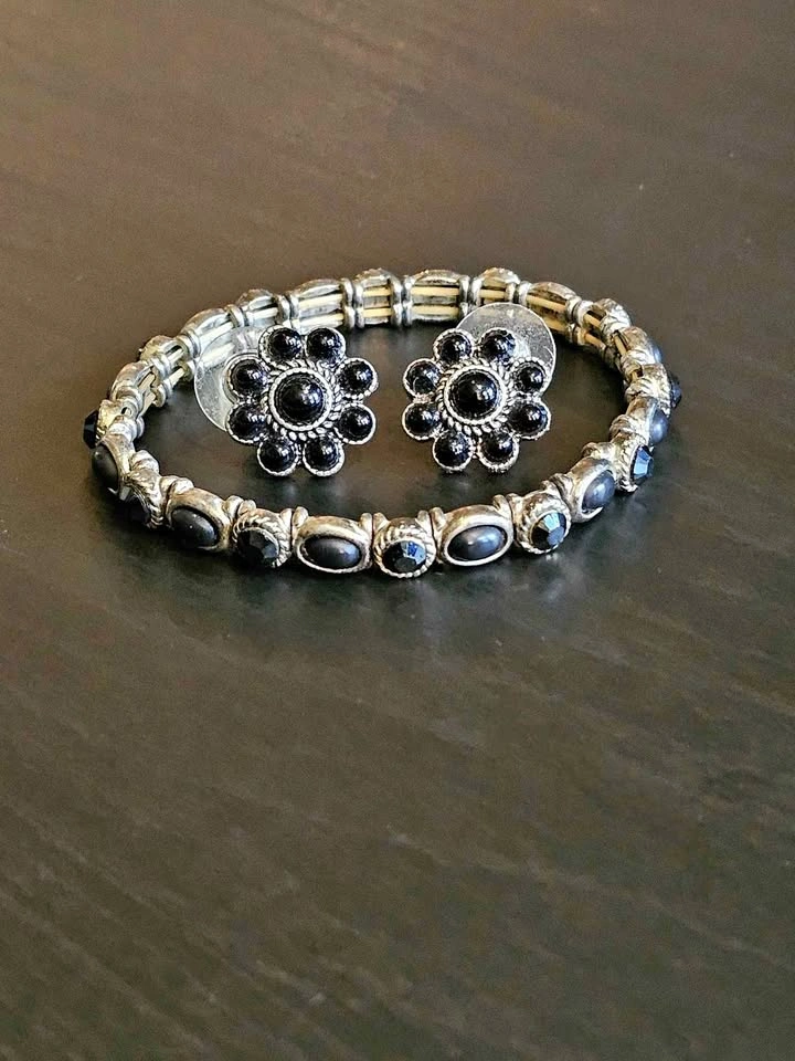 🖤 Vintage-Inspired Black & Silver Jewelry Set 🖤