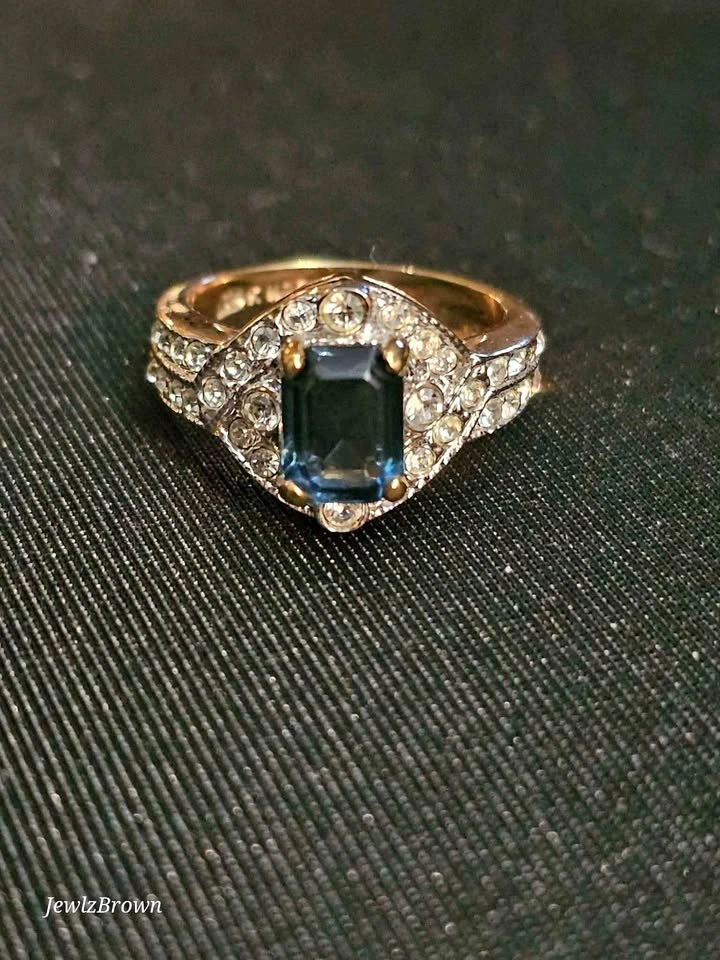 ✨ Vintage 14K HGE Sapphire-Tone Statement Ring ✨