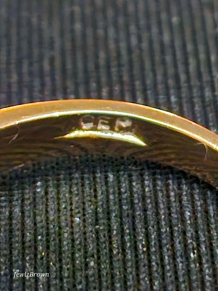 ✨ Vintage Gold-Tone Trillion Cut Statement Ring ✨ - photo 3