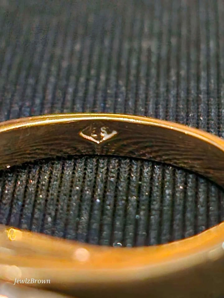 ✨ Vintage Gold-Tone Trillion Cut Statement Ring ✨ - photo 4