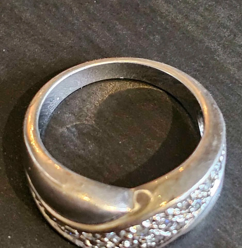 ✨ Silver-Tone Crystal Crossover Ring ✨ - photo 2