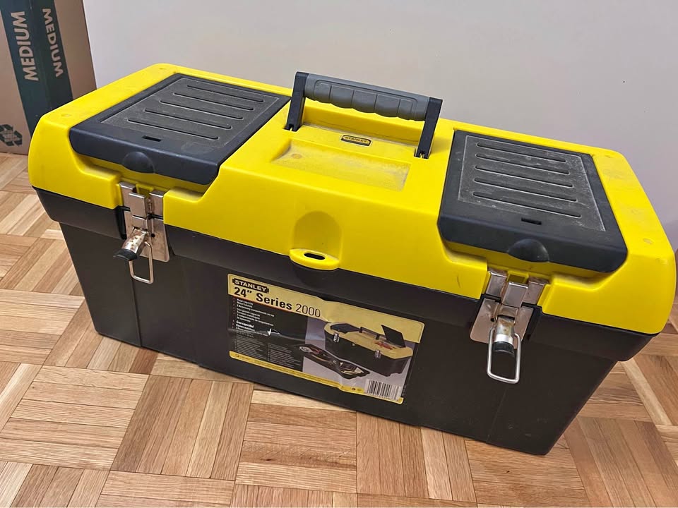 Stanley 24” series 2000 toolbox
