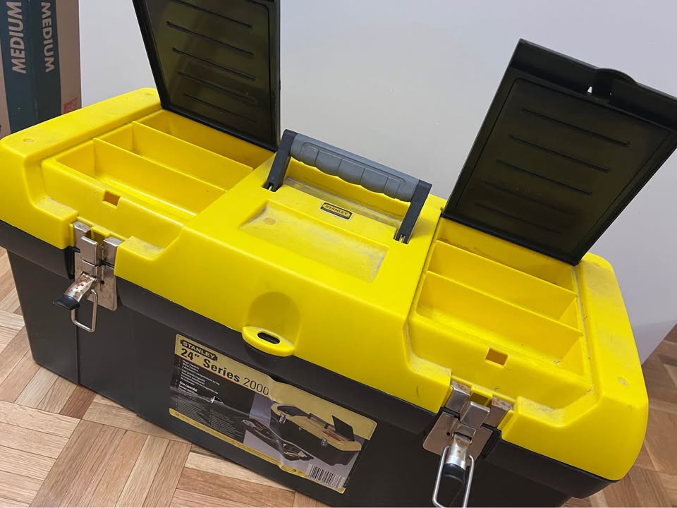 Stanley 24” series 2000 toolbox - photo 3