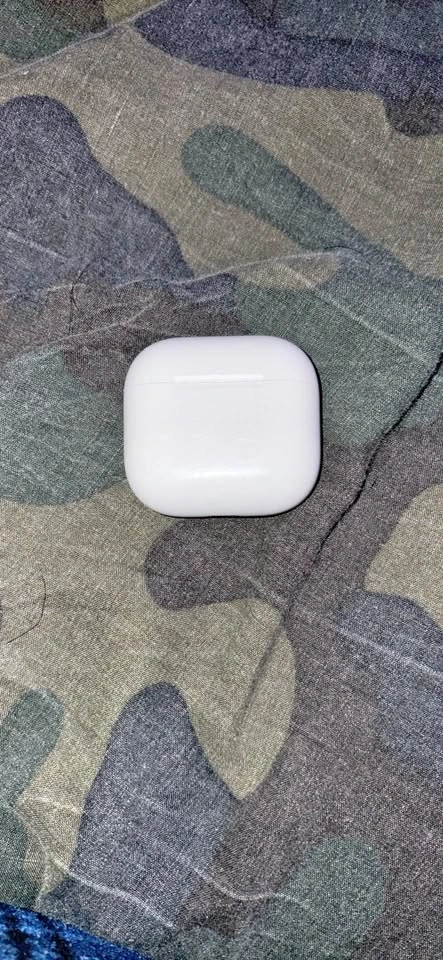 AirPod 4s